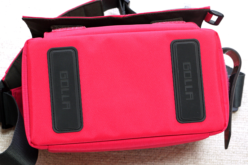 床置き用に、底にゴム素材のパッドがついている