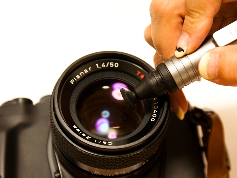 あまり力をかけすぎないように、そっと、くるくると繰り返し拭くことで、指紋もスッキリとキレイになった