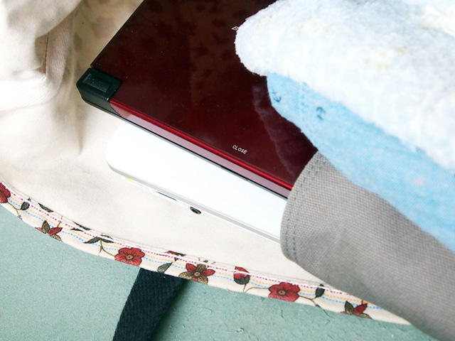 泊まりがけで帰省する際などもUltrabookなどと組み合わせればポータブルDVD・ブルーレイプレーヤーに