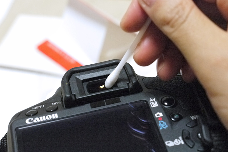 ファインダーの隅も意外と汚れています