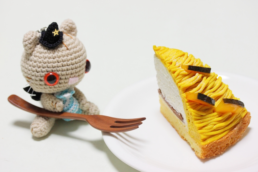 スイーツと小物を組み合わせてキュートに（撮影：岡田真由美）