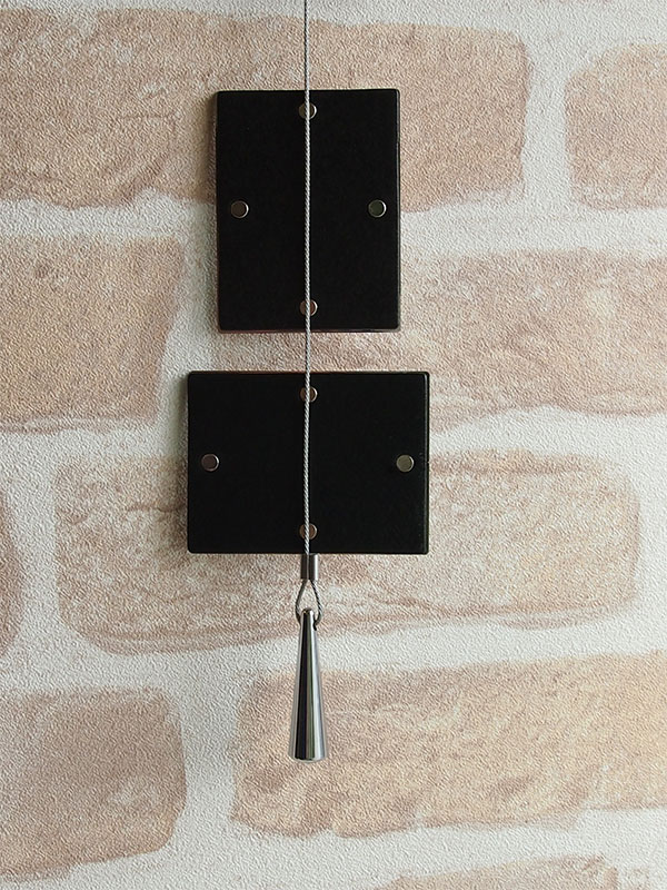 マグネットはかなり強力なのでワイヤーにもしっかりつきます。縦横どちらも可