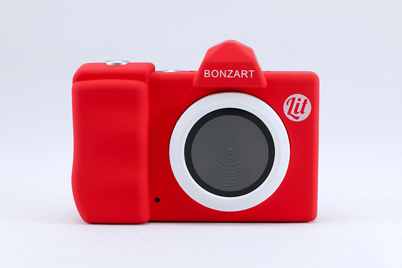 ボディは真っ赤なラバーコーティングで持ちやすい