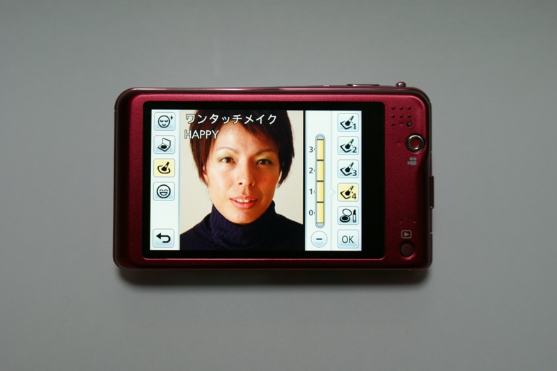 「SWEET」「COOL」「CELEBRITY」「HAPPY」のなかから好みのイメージをタッチし、右側に表示されるバーでメイクの強弱を調整する