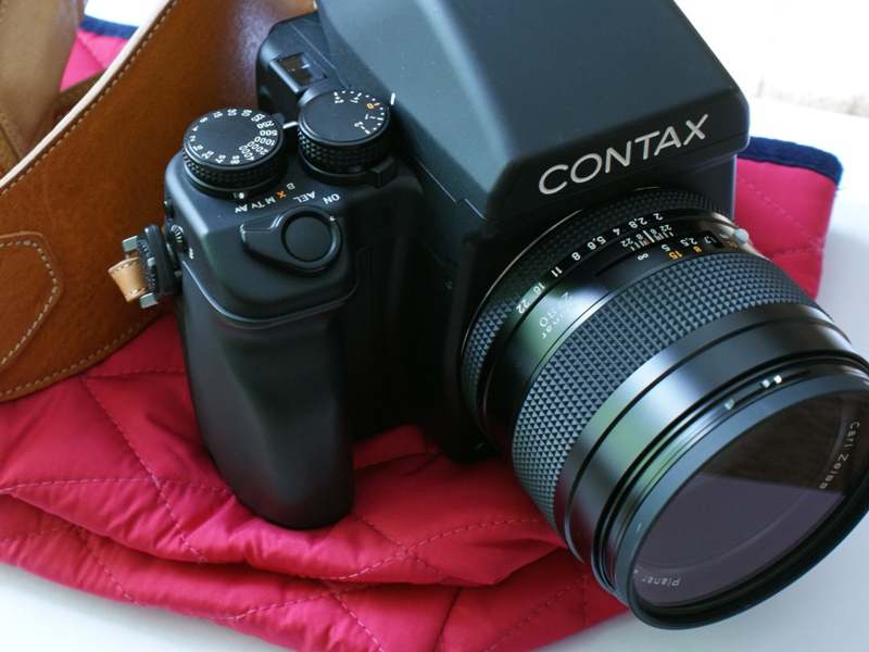 インナーケースから出したときには、一時的にカメラを置いておく“座布団”としても◎