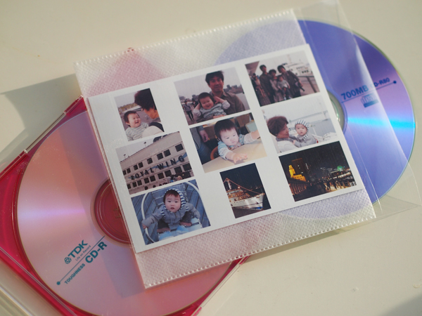 受け渡しにはまだまだDVD-RよりもCD-Rの方が確実。L判でも十分なので、中身の一部をコンタクトシート印刷したインデックスをつけてあげるとかなり喜ばれます