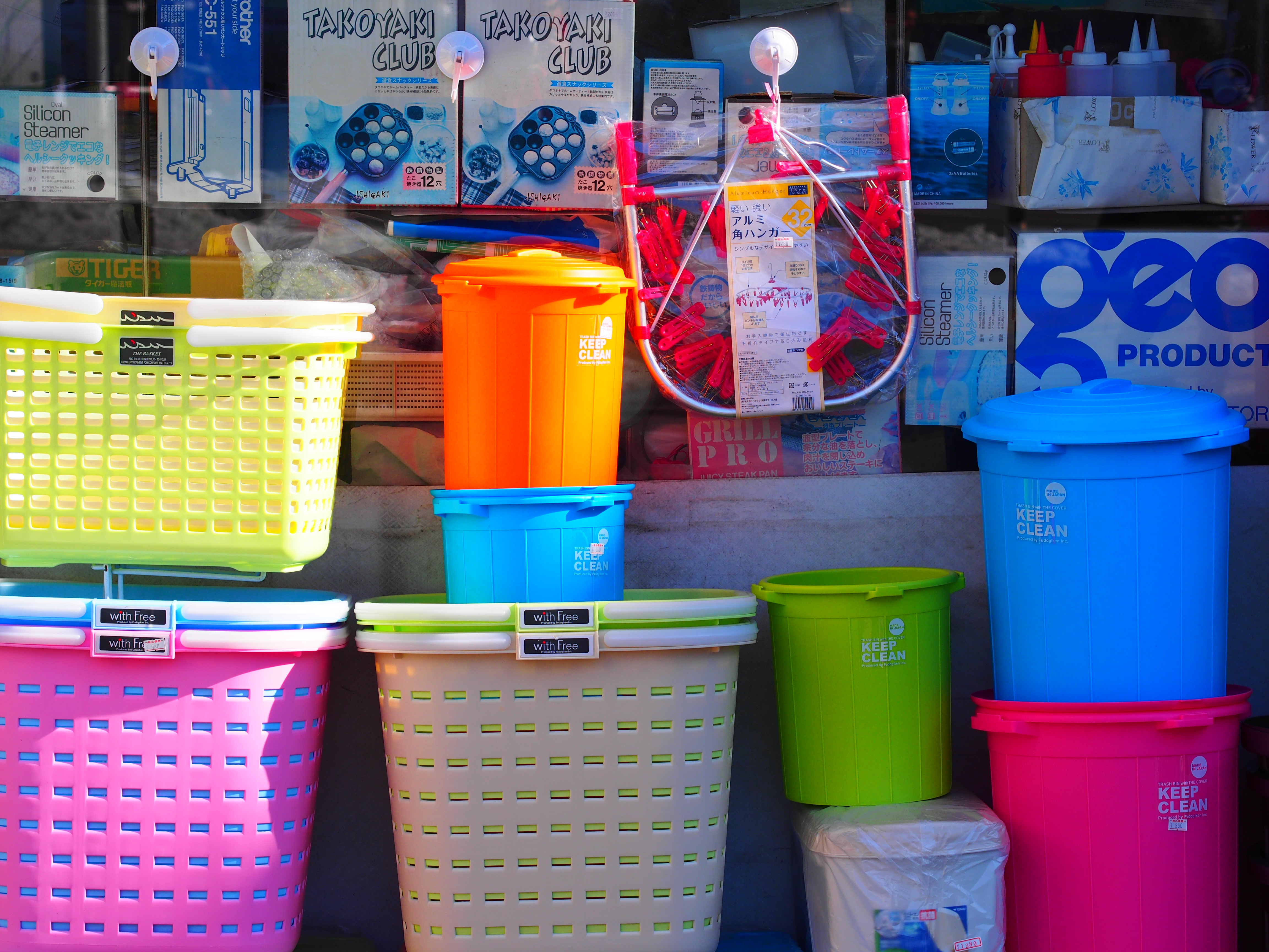 「ポップアート」を選択し、同じ場所で撮影。彩度、コントラストが上がり、明るく元気な雰囲気に仕上がった