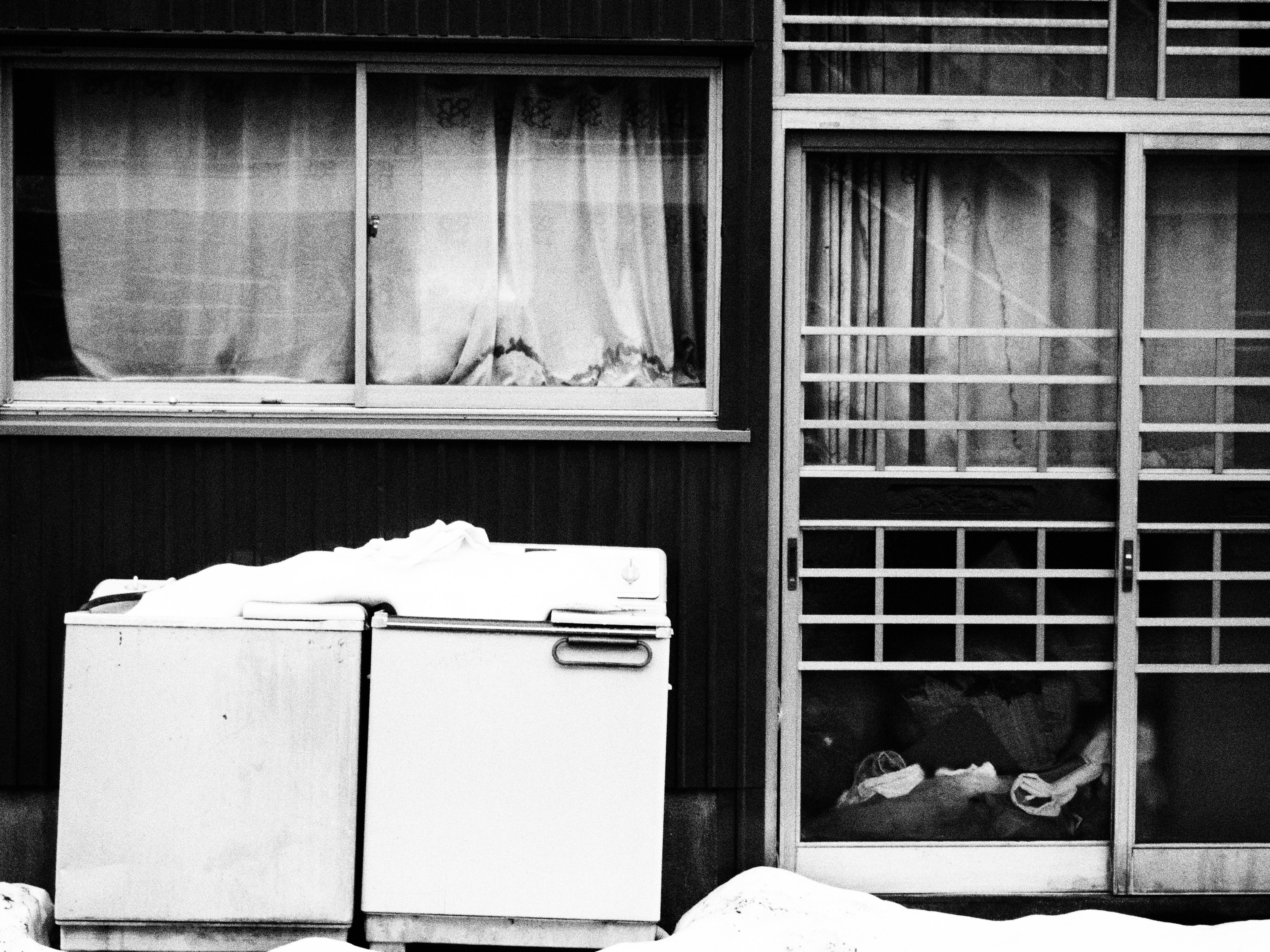 コントラストが上がり、粒状感のあるザラっとしたモノクロ写真に仕上がって、印象が大きく変わる