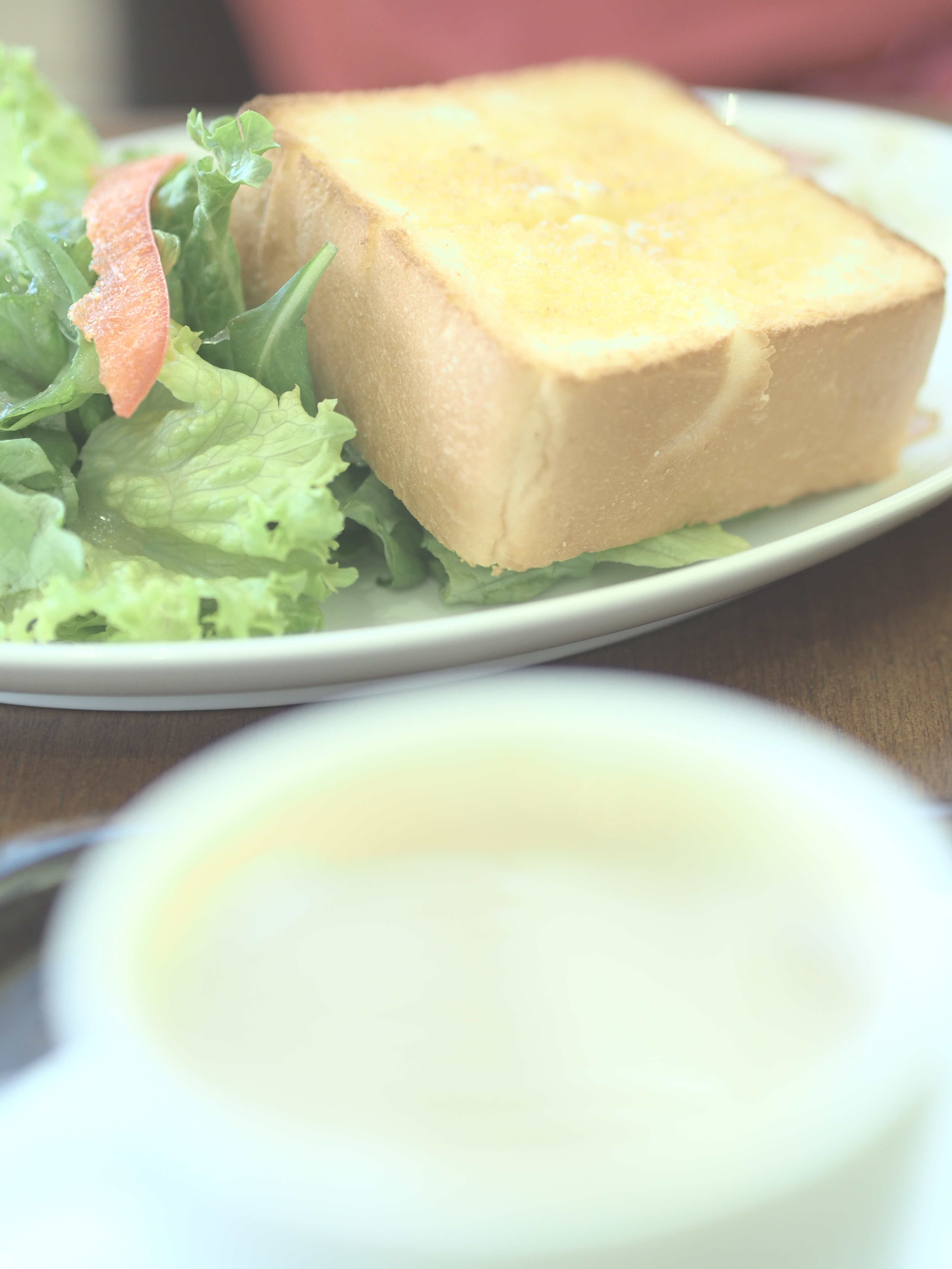 少し青みがかって、柔らかで優しい雰囲気になり、幻想的なイメージを作り出す