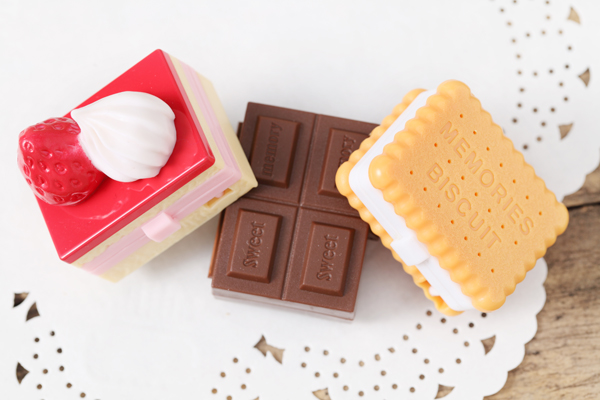 かわいいだけじゃないのです。なんとSDカードを収納可。忘れ物が多い私にはとても嬉しいアイテムです