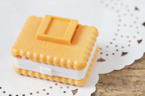 コニカミノルタ・ソニーαシリーズ等メーカー独自のシューには使用できません