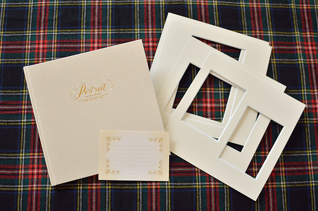 表紙と中台紙６枚にメッセージカードがセットになっています。