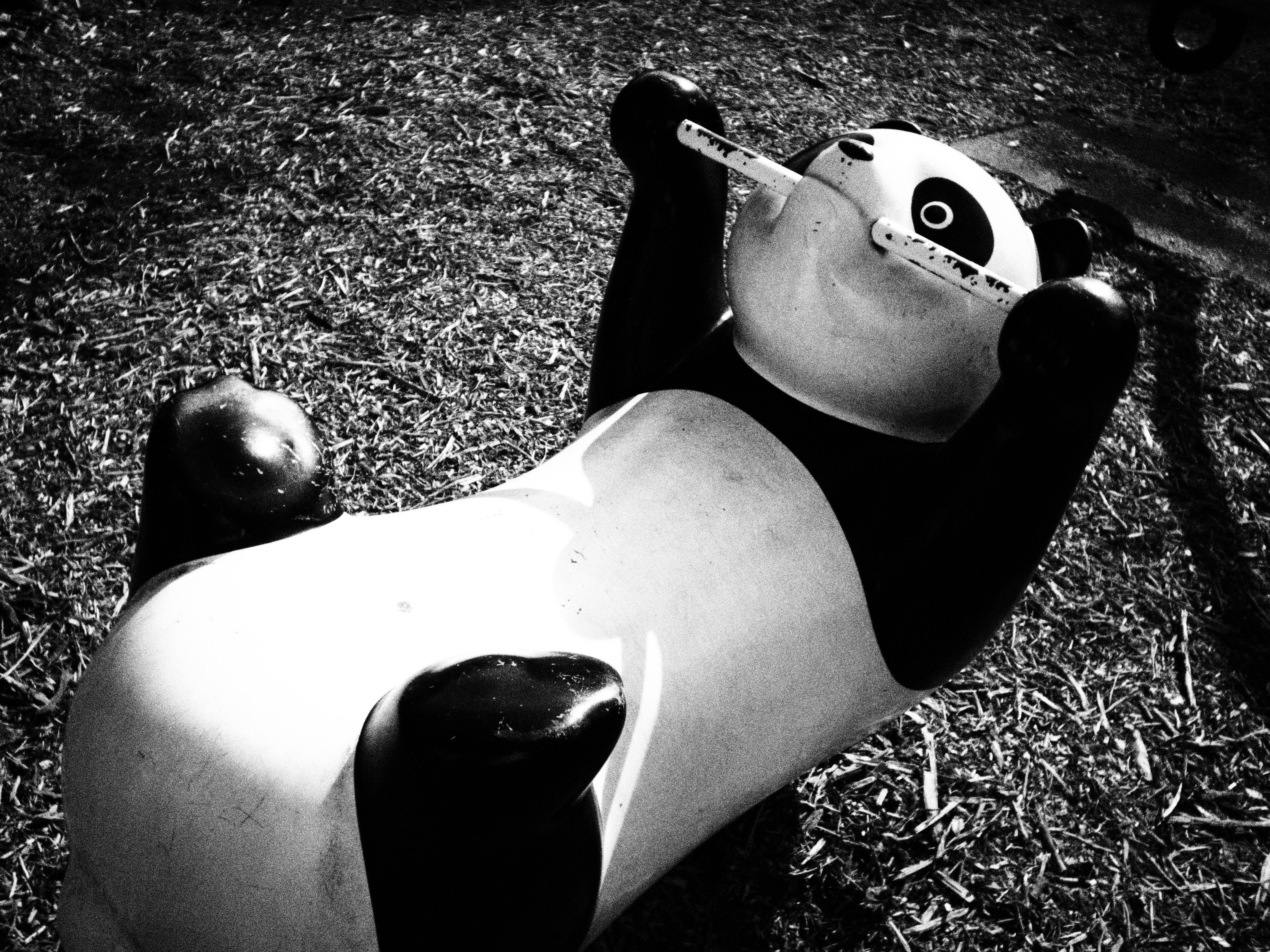 カラーだと現実感が出ちゃうようなときは、ラフモノクロームでちょっぴりノスタルジックに…