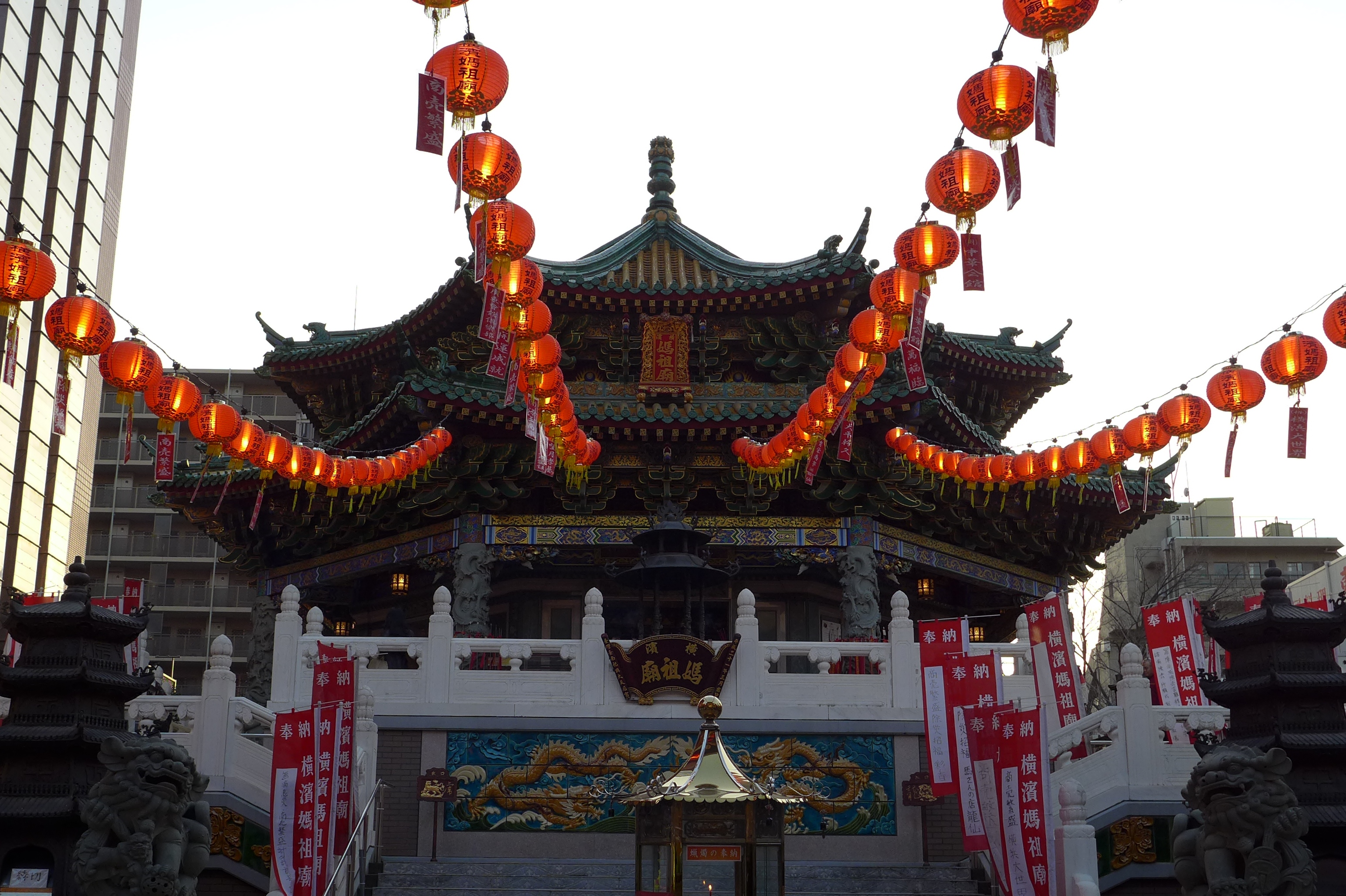 【HDR不使用】陽が落ち始めたころ、提灯の点光源を入れてプログラムオートで撮影