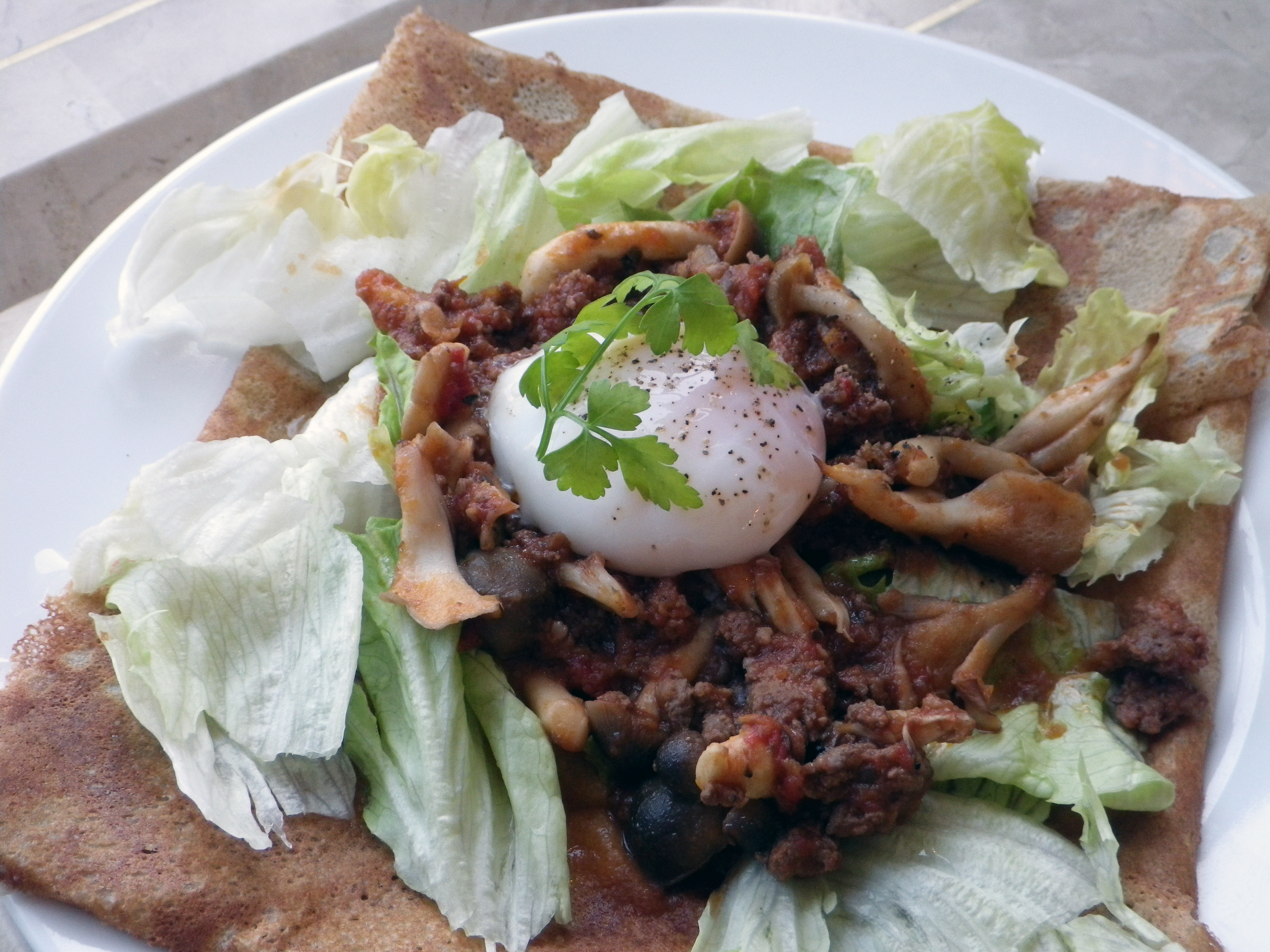 引きのカットでは全体の状態は分かるけど、ムードがイマイチ……