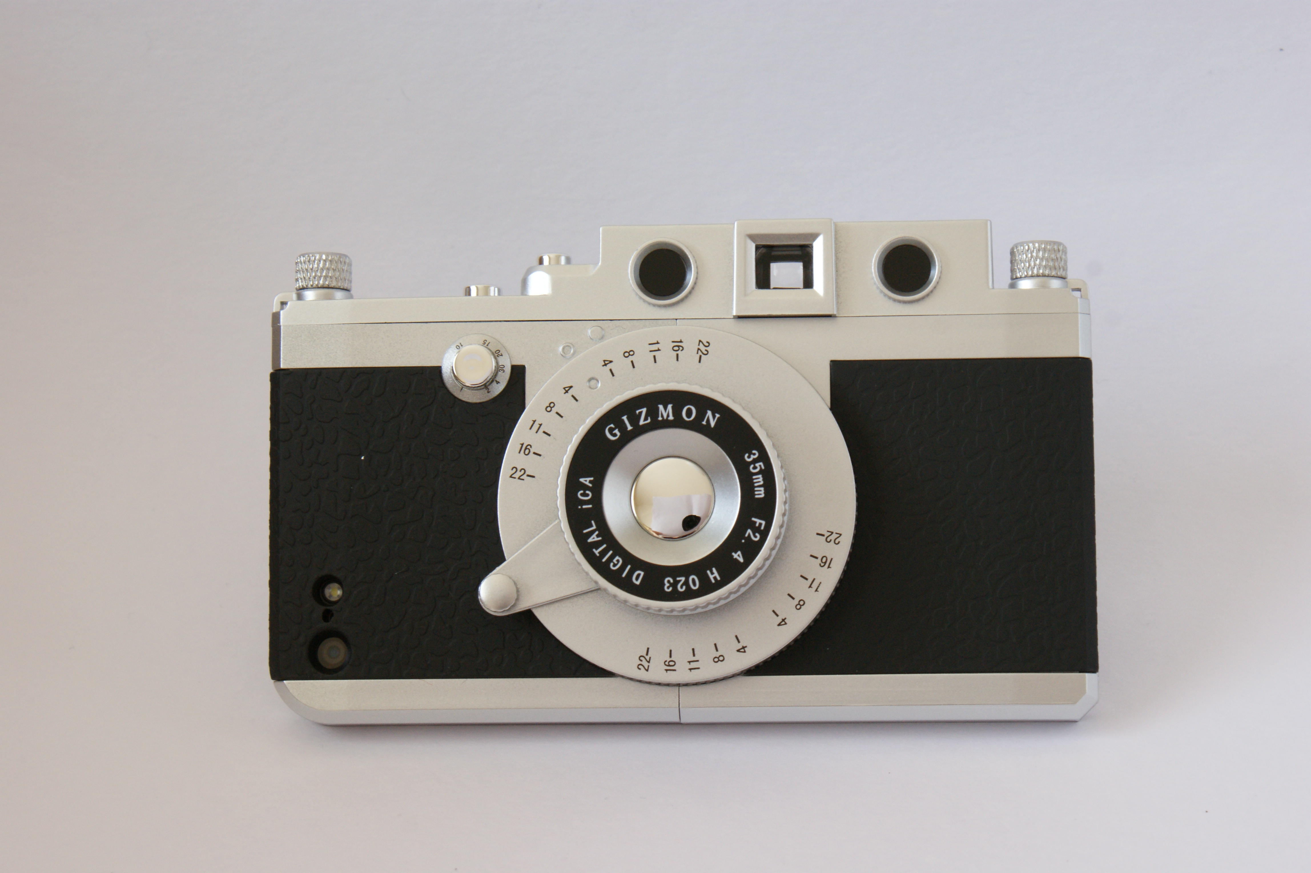 台座の上に、モックレンズを装着すれば完成！