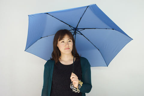 進化した折り畳み傘でゲリラ豪雨＆台風シーズンを乗り切る - Impress Watch