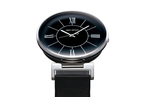 Issey Miyake 都会的なケースに普遍的なローマ数字の U Impress Watch