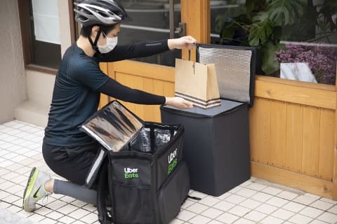 ナスタ、保温機能付きで4,980円の宅配ボックス。Uber Eats置き配も