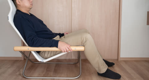 部屋が狭くても諦めない。最高のパーソナルチェア「ニーチェアエックス ...