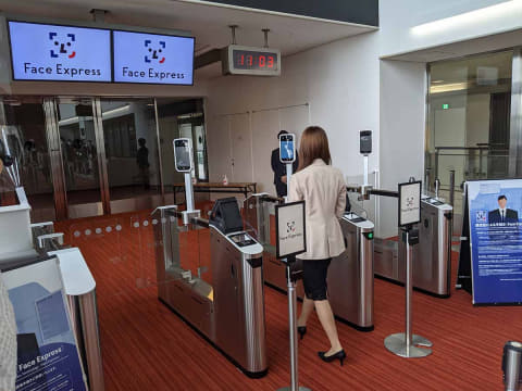 空港の搭乗プロセスをすべて非接触にする One Id とはなにか 鈴木淳也のpay Attention Impress Watch