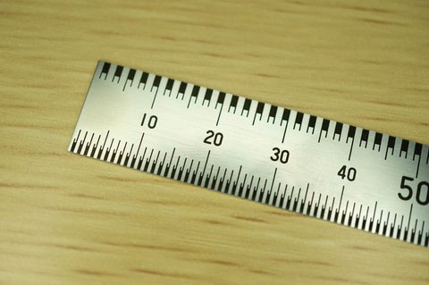 本当の定規 を試す 見た目は個性的 でも実は合理的 いつモノコト Impress Watch