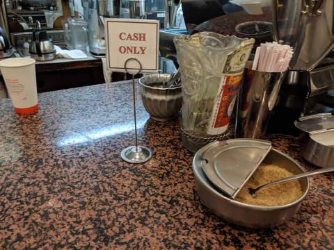 日本に来ると実感する チップを計算しなくていいありがたさ 朝日新聞globe