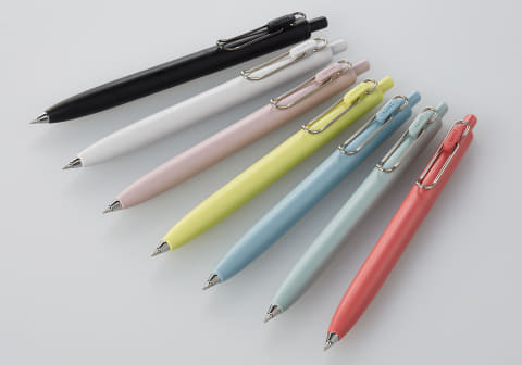 三菱鉛筆ボールペン Uni Ball One F 低重心で安定した書き味 Impress Watch 三菱鉛筆ボールペン Uni Ball One F 低重心で安定した書き味 Impress Watch