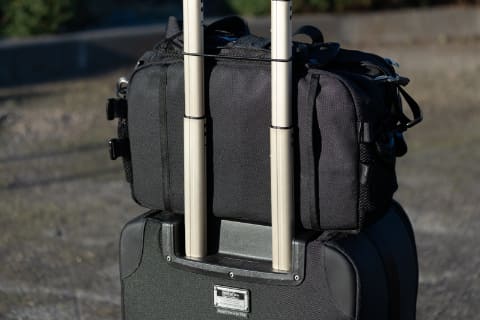 100均の 手荷物固定ベルト が便利 キャリーケースに載せたバッグを固定 いつモノコト Impress Watch 100均の 手荷物固定ベルト が便利 キャリーケースに載せたバッグを固定 いつモノコト Impress Watch