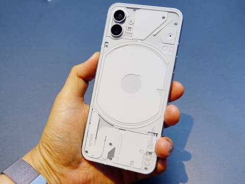 Nothing Phone 1 登場 スマホ再定義の挑戦とバルミューダ感 石野純也のモバイル通信se Impress Watch