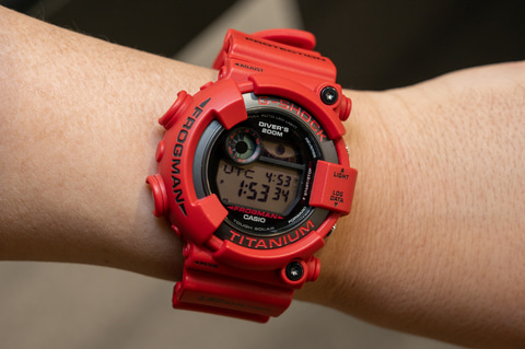 G-SHOCK、赤いフロッグマンが新仕様で復刻 - Impress Watch