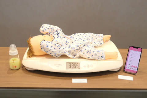 タニタ、授乳量を計測できる「nometa」 育児アプリ「ぴよログ」と連携 