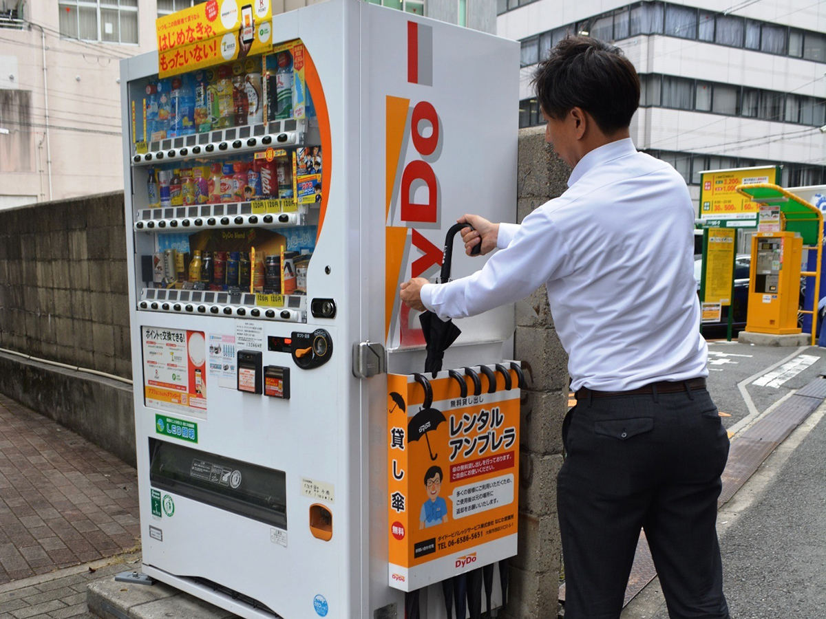 ダイドーの自販機貸し傘、電車の忘れもの傘で展開 - Impress Watch
