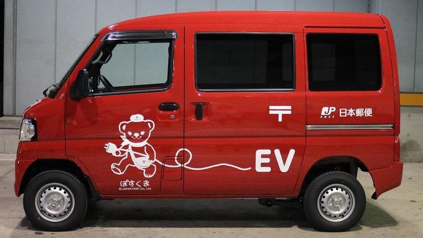 日本郵便、電気自動車の新デザイン決定。「ぽすくま」とコンセント