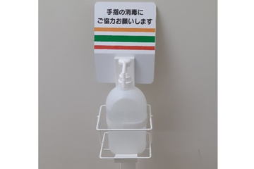 コンビニ各社のコロナ対策 レジに間仕切り 立ち位置表示など Impress Watch