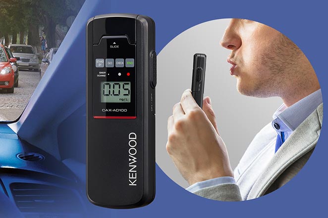 ケンウッド、呼気アルコールを運転前にチェックできる携帯式検知器