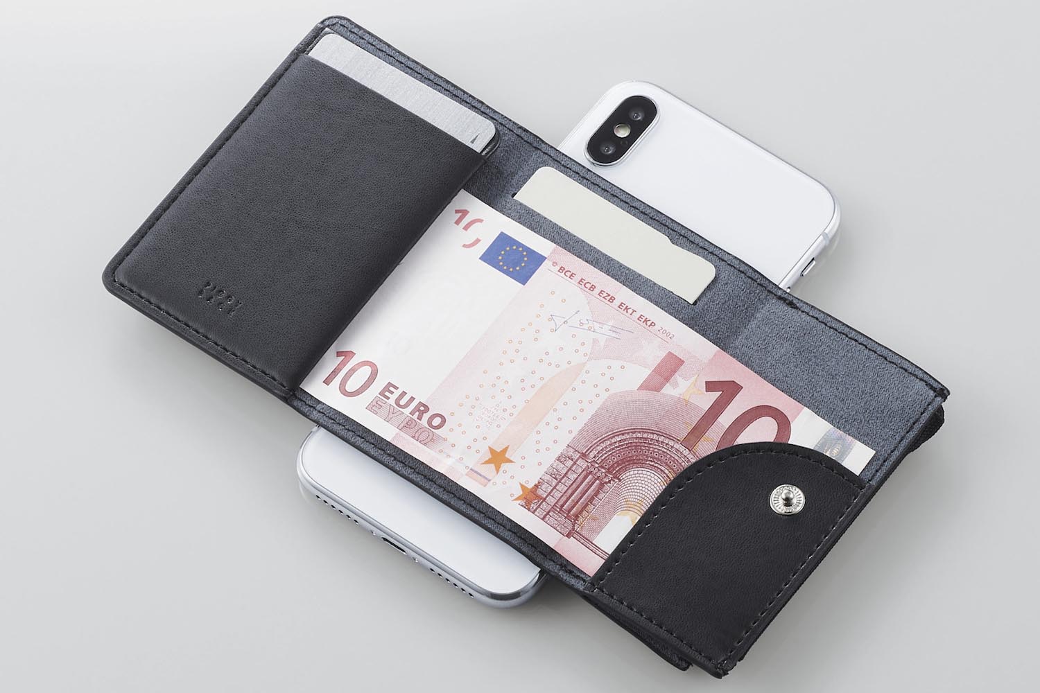 スマホに貼り付ける収納ポケット カードや現金 鍵を収納 Impress Watch