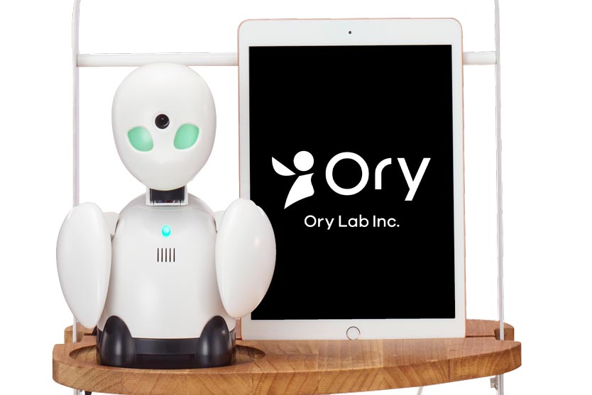 モスバーガー、遠隔操作ロボ「OriHime」が店内で働く実証実験