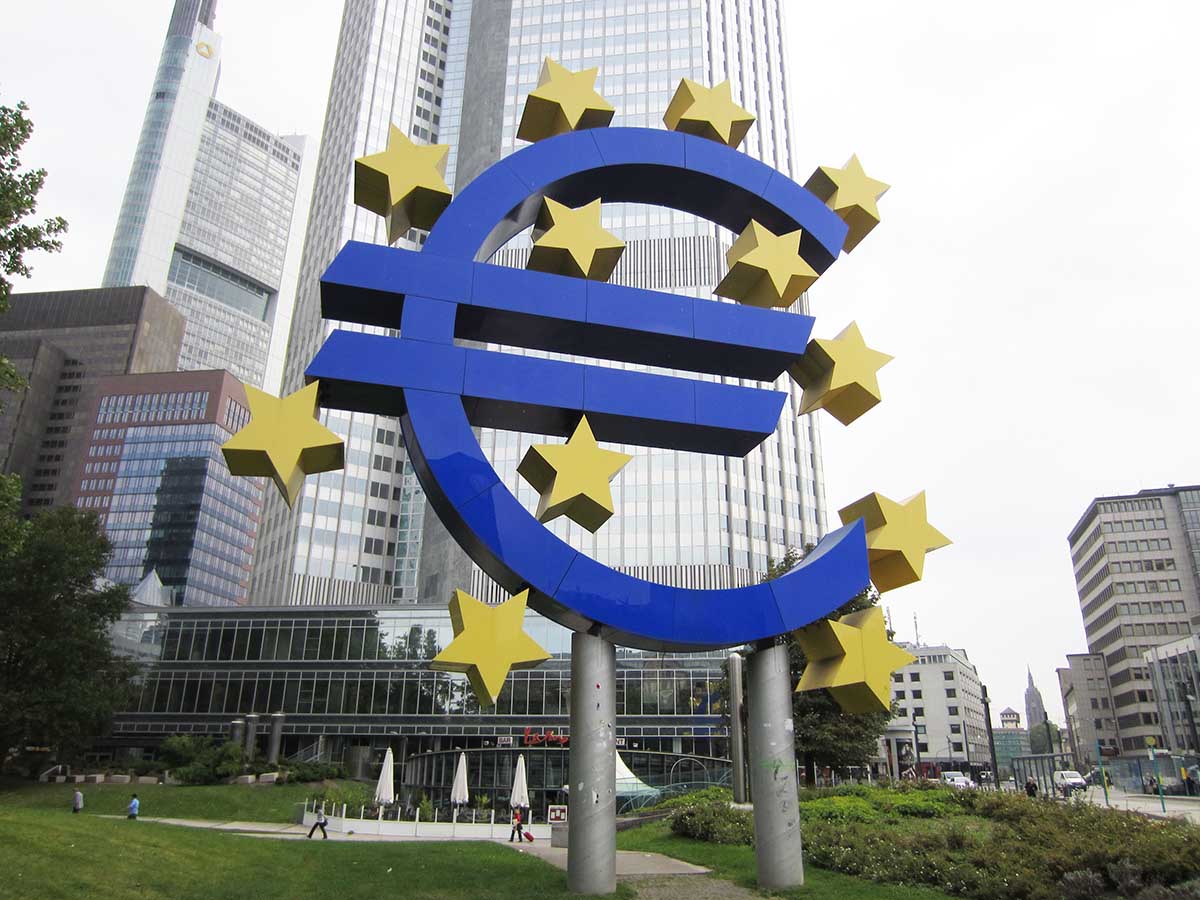 ビットコイン狂想曲の裏で走る「決済通貨」への道のり【鈴木淳也のPay Attention】-Impress Watch