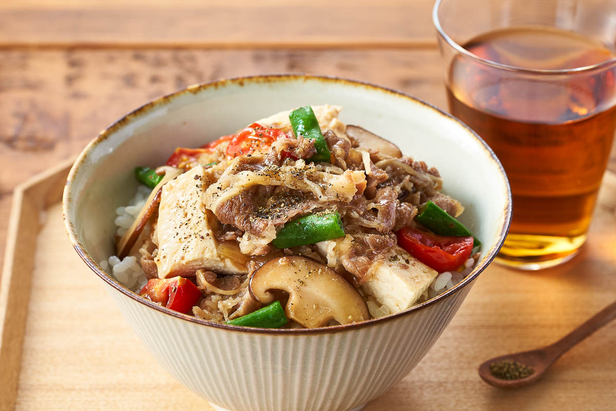 オイシックス、吉野家初のミールキット「紀州山椒香る牛すき丼