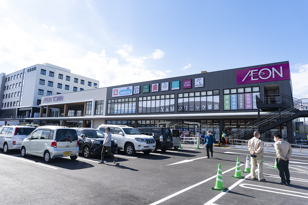 病院併設の「イオンタウン幕張西」開業。調剤ロボ薬局と食充実のスーパー - Impress Watch