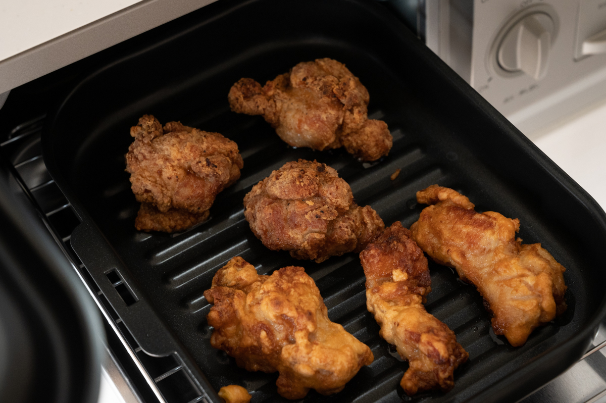 揚げ物を温めておく機器