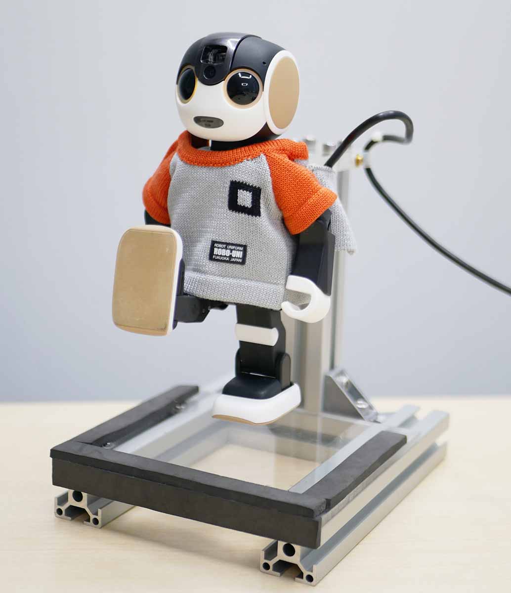 ロボホン「健康診断」開始。サーボモーターなど調整。オーナーに「点検