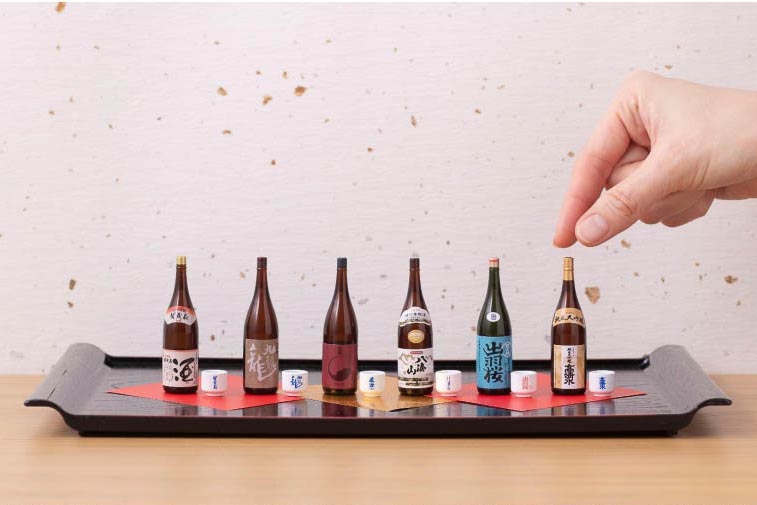 バンダイ、日本の名酒がガシャポンに。八海山・九頭竜など6種
