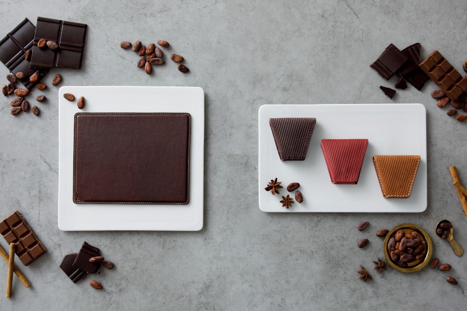 土屋鞄 ヌメ革　ドキュメントケース　チョコ 土屋鞄、チョコのような革のマウスパッドとコインケース制作キット