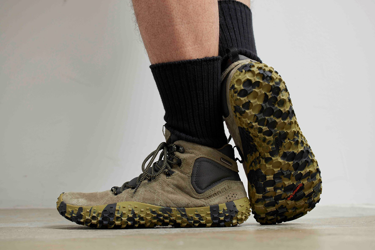 メレル MERRELL WRAPT MID WATERPROOF ラプト ミッド ウォータープルーフ メンズ Barefoot ベアフットシューズ Barefoot Hike ベアフット ハイク シューズ スニーカー メレル、ソールが足を包み込む「ベアフットハイクシューズ」 - Impress