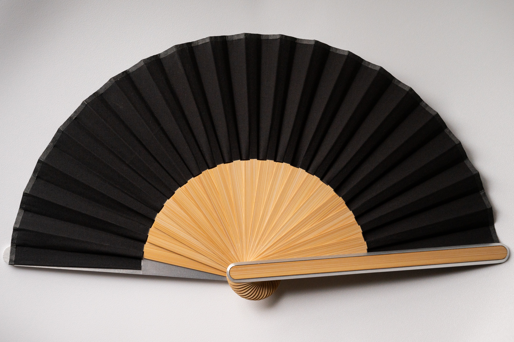 今年の夏はミニマルな扇子でいきたい【いつモノコト】-Impress Watch