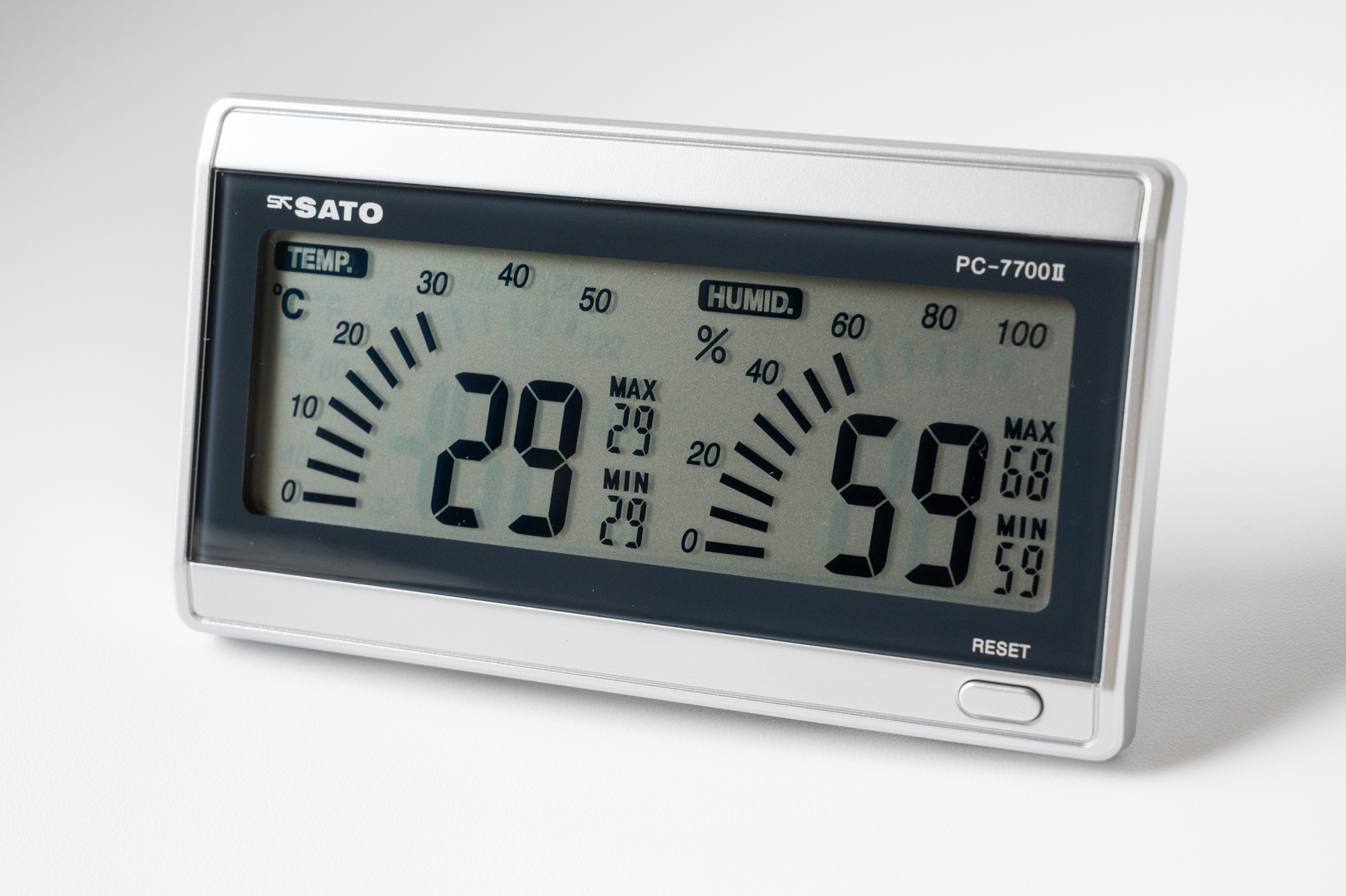 スピードメーターのような表示、高精度で簡易ログ付 SATOの温湿度計 