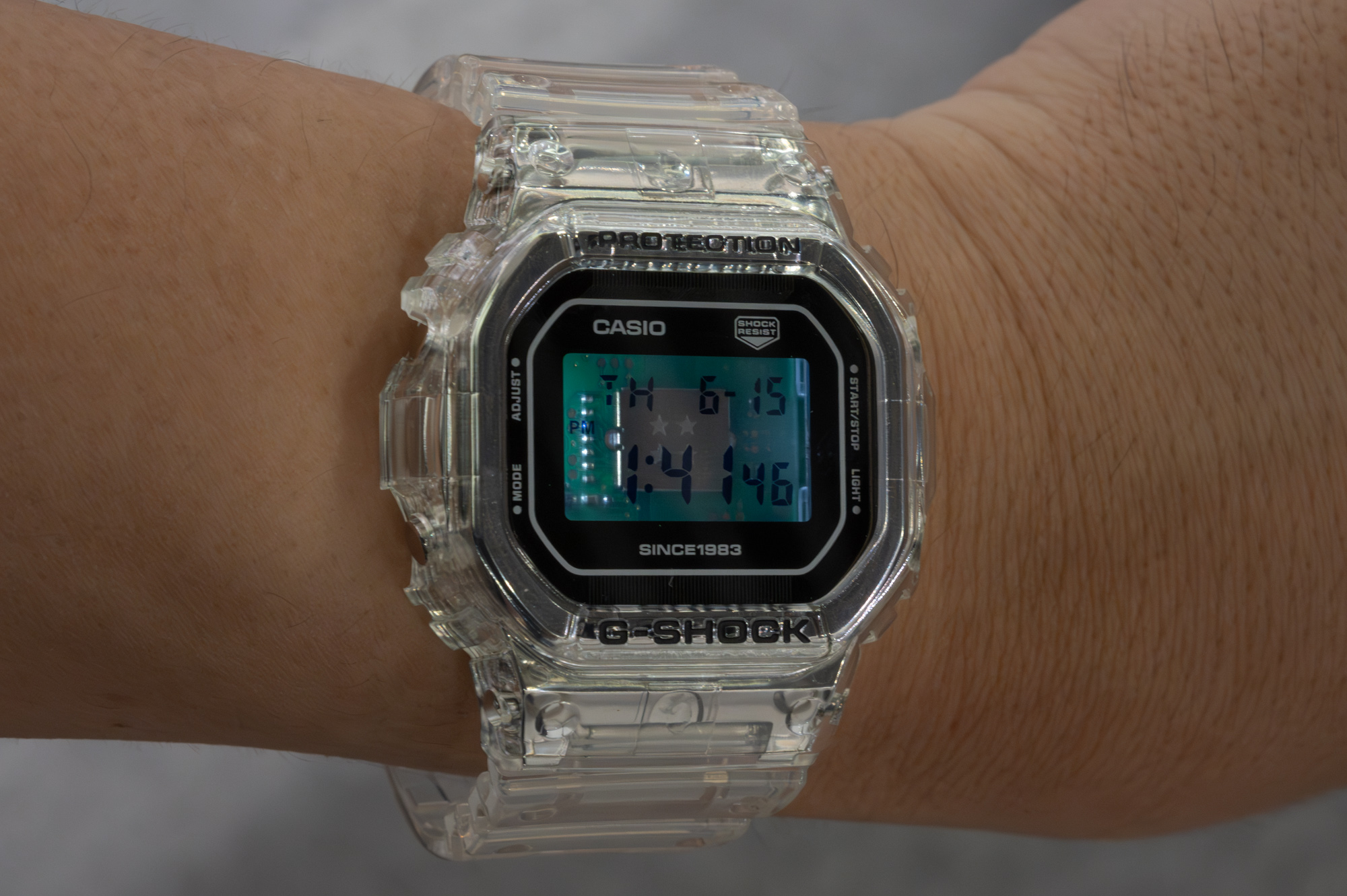 G-SHOCK、内部の部品まで見えるシースルーデザイン「CLEAR REMIX ...