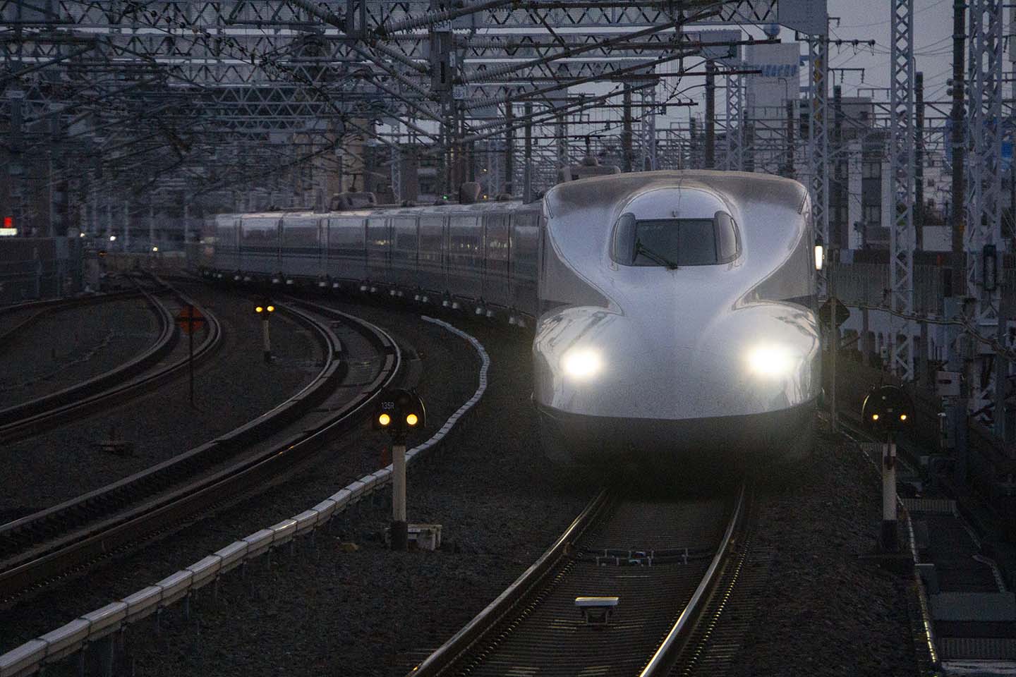 東海道新幹線、15日は名古屋-新大阪間で計画運休 台風7号影響